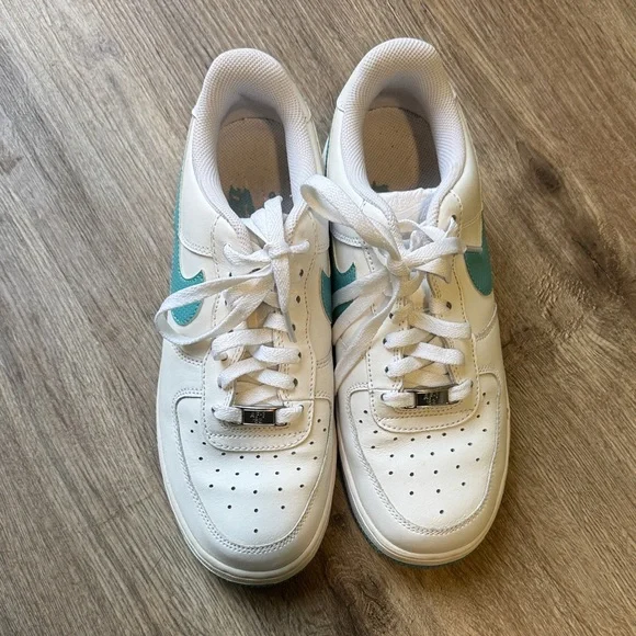 Nike White and Teal Athletic Shoes - Picture 3 of 6